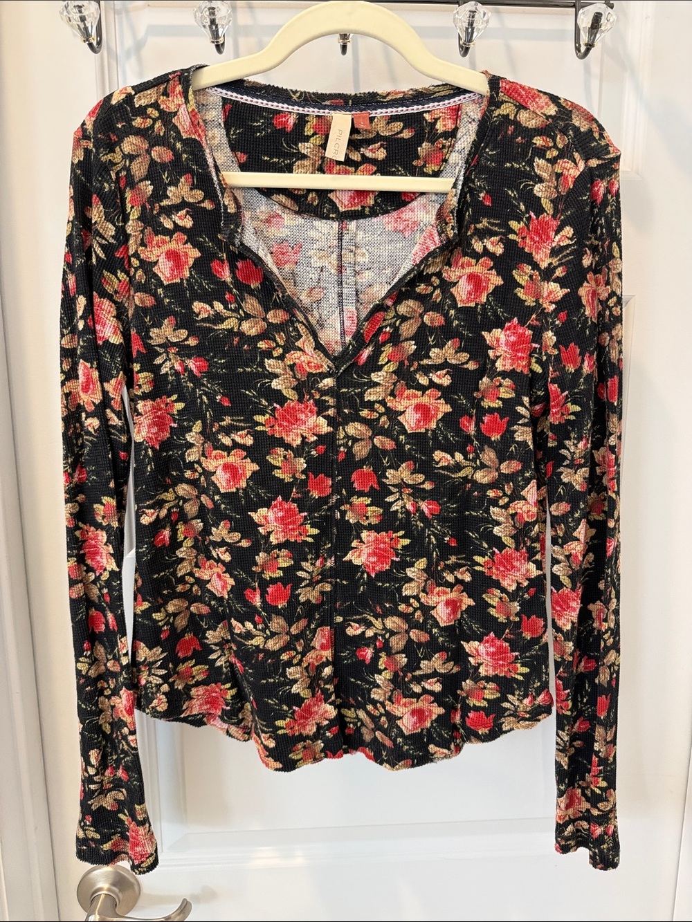Pilcro Black Floral Long-Sleeve V-Neck Thermal Top